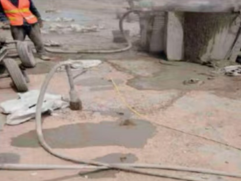 朝阳水泥混凝土路面板底注浆技术 路面脱空注浆整治方案