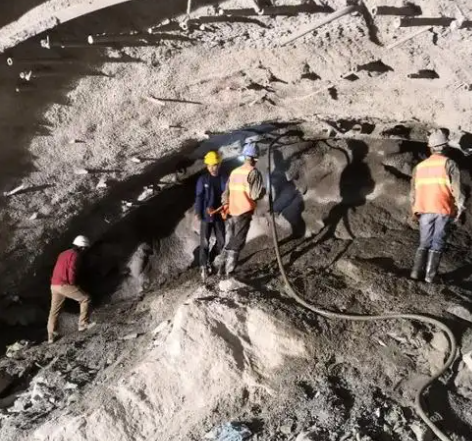 朝阳拱顶带模注浆料的施工流程及注意事项